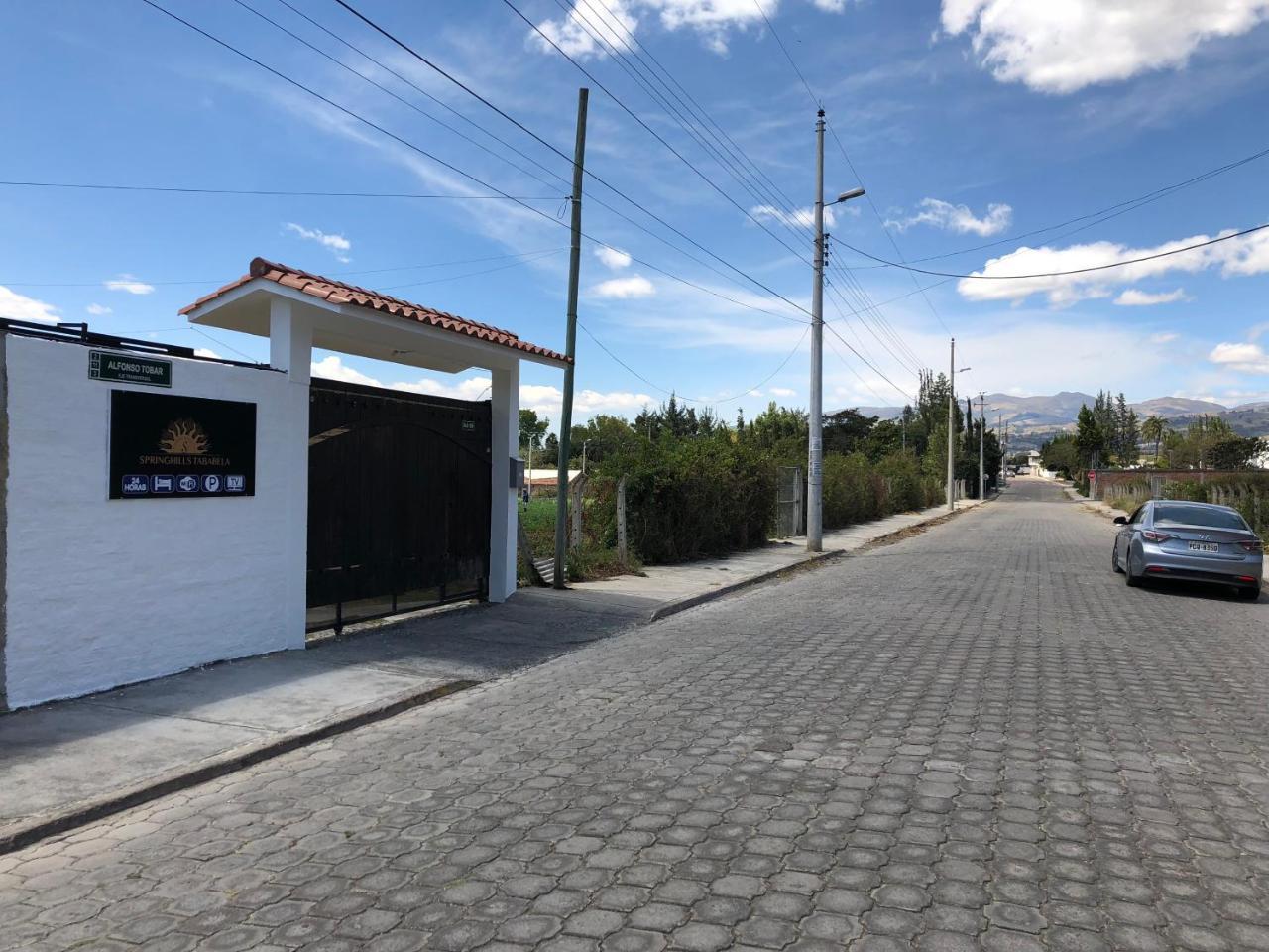 Hotel Springhills Quito Airport Tababela Exterior foto